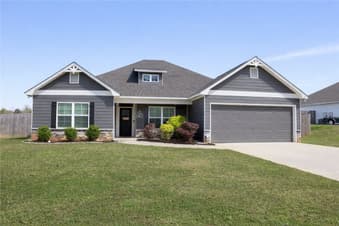 1221 LOWNDES, Opelika, AL, 36801
