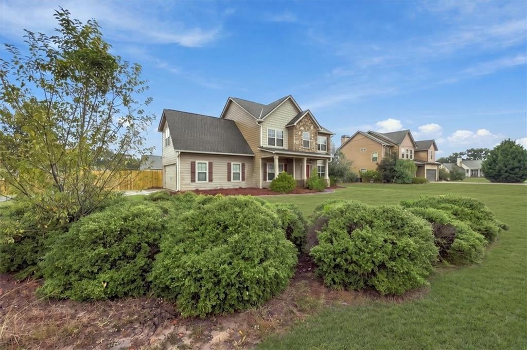 8 Churchhill Dr, Fort Mitchell, AL 36856