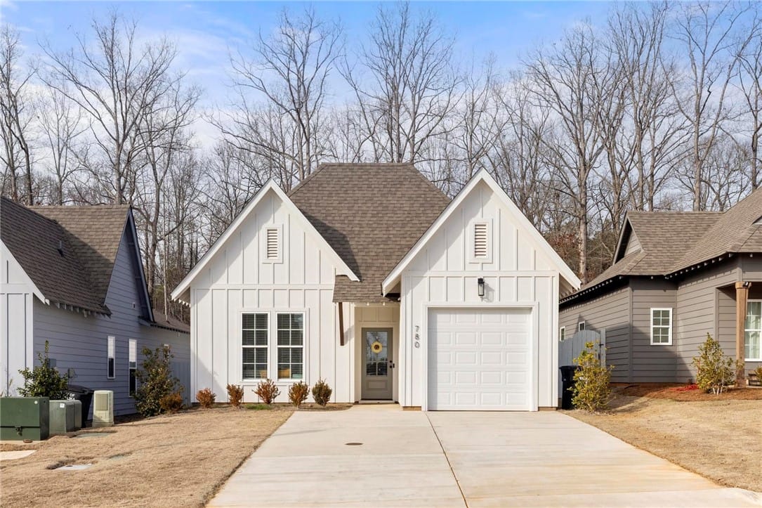 780 VILLAGE, Opelika, AL, 36801