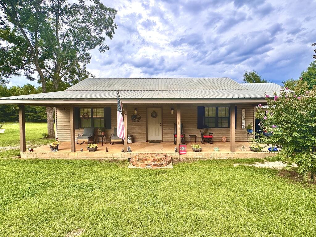 2911 Paradise Cir, Donalsonville, GA 39845