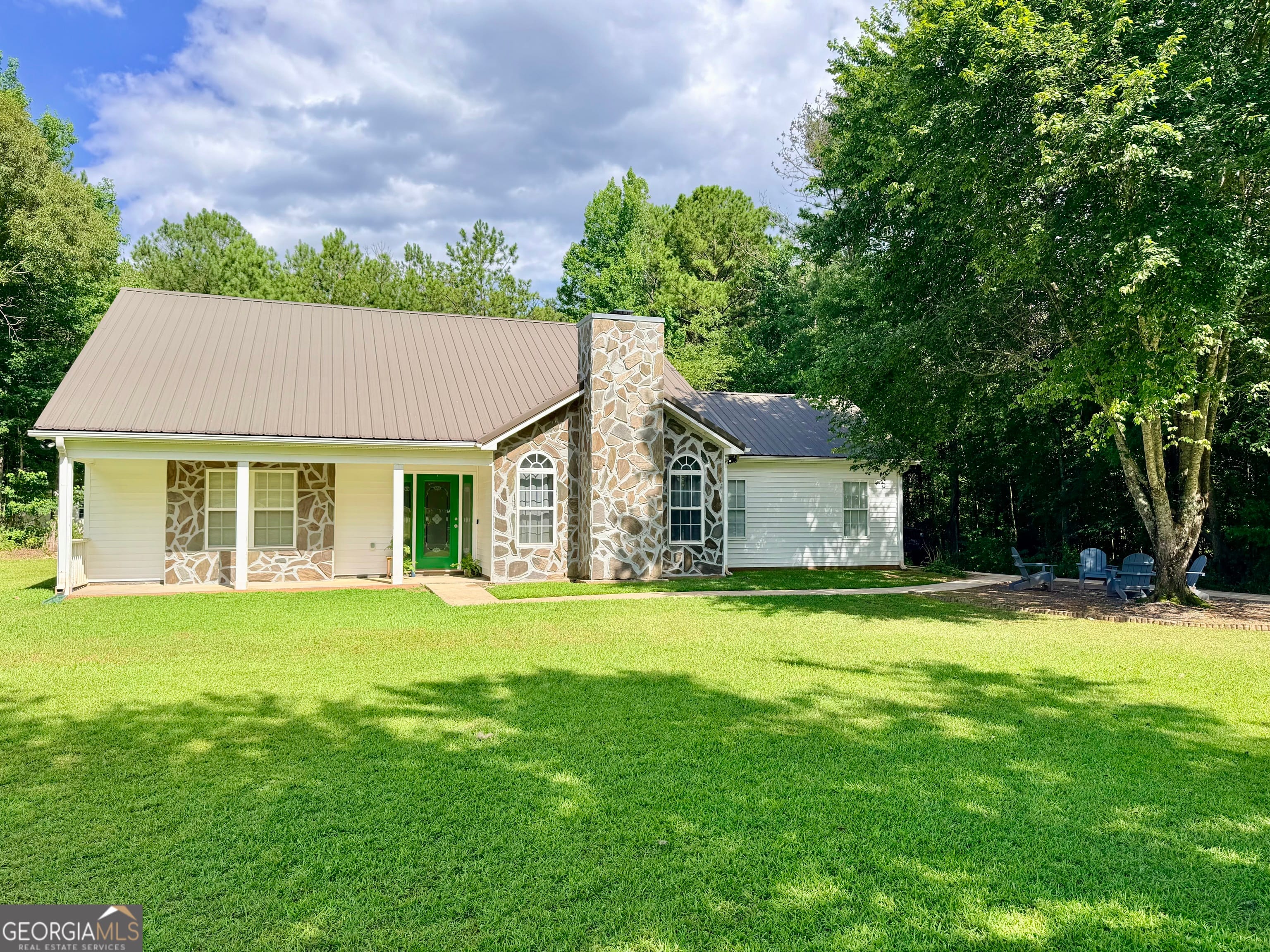 184 Lee Thompson Rd, Moreland, GA 30259
