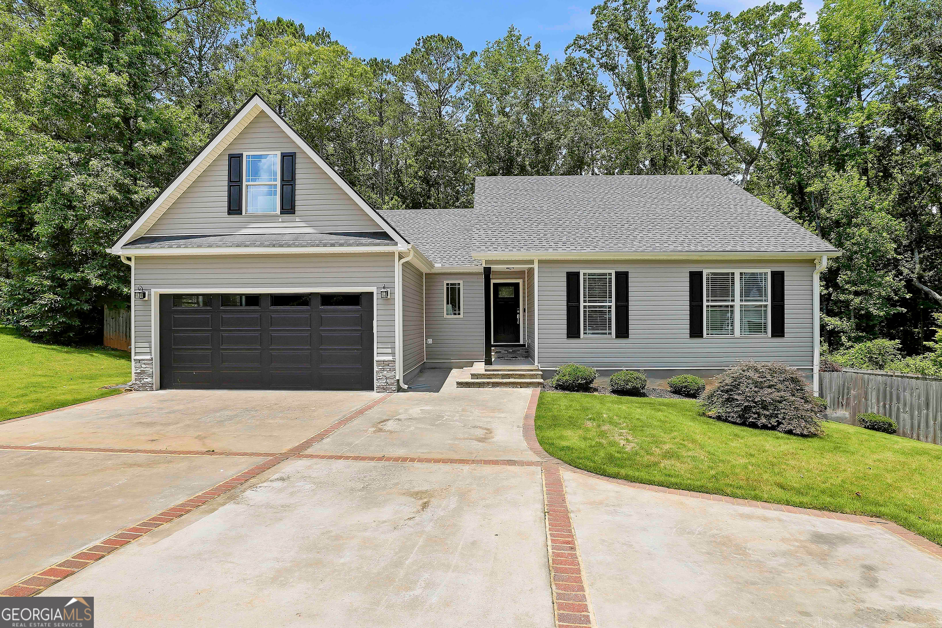 121 Churchill Ct, LaGrange, GA 30241