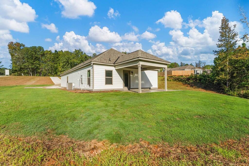 140 Young Ln, Hamilton, GA 31811