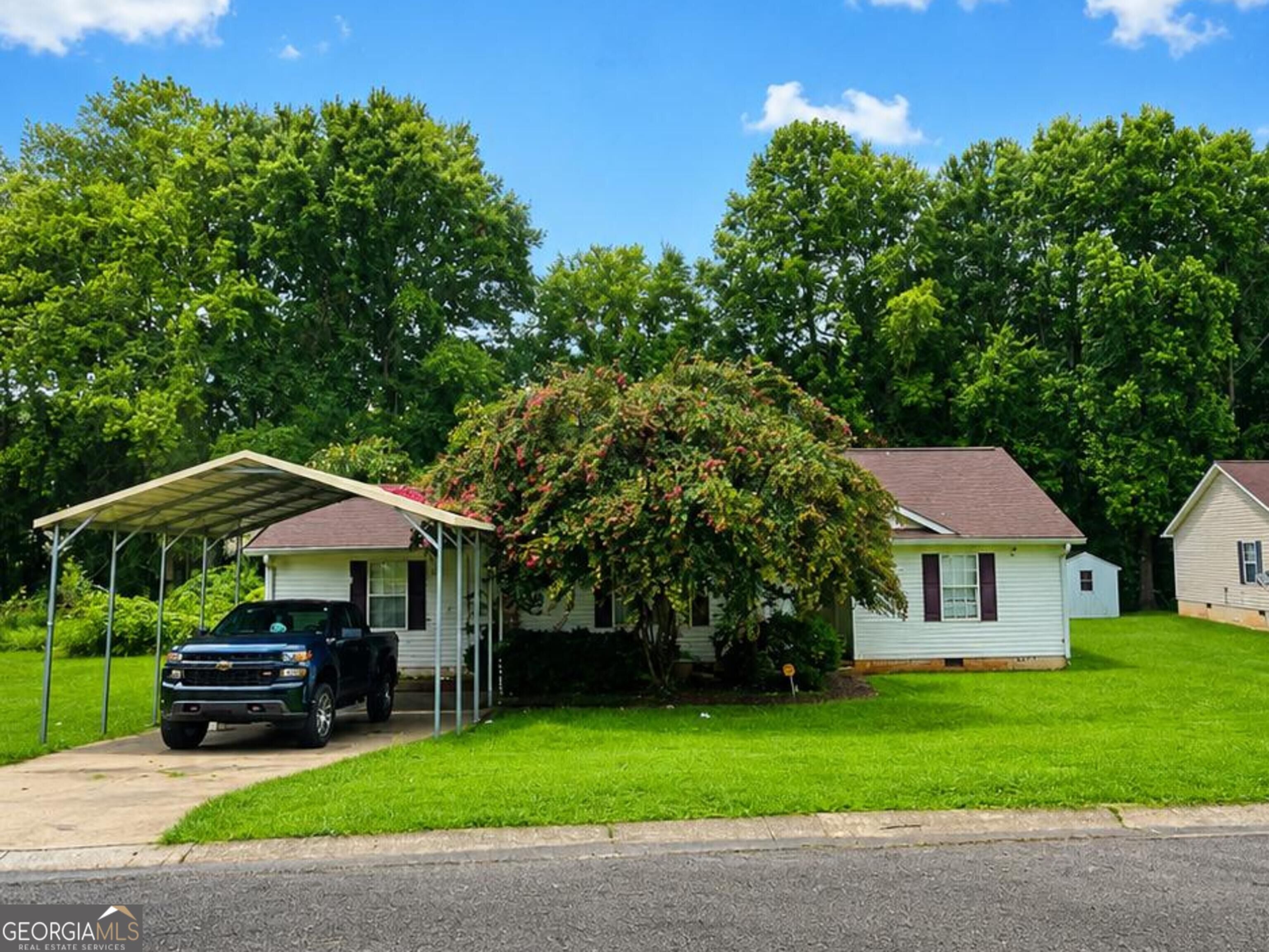 127 Woodridge Cir, LaGrange, GA 30241