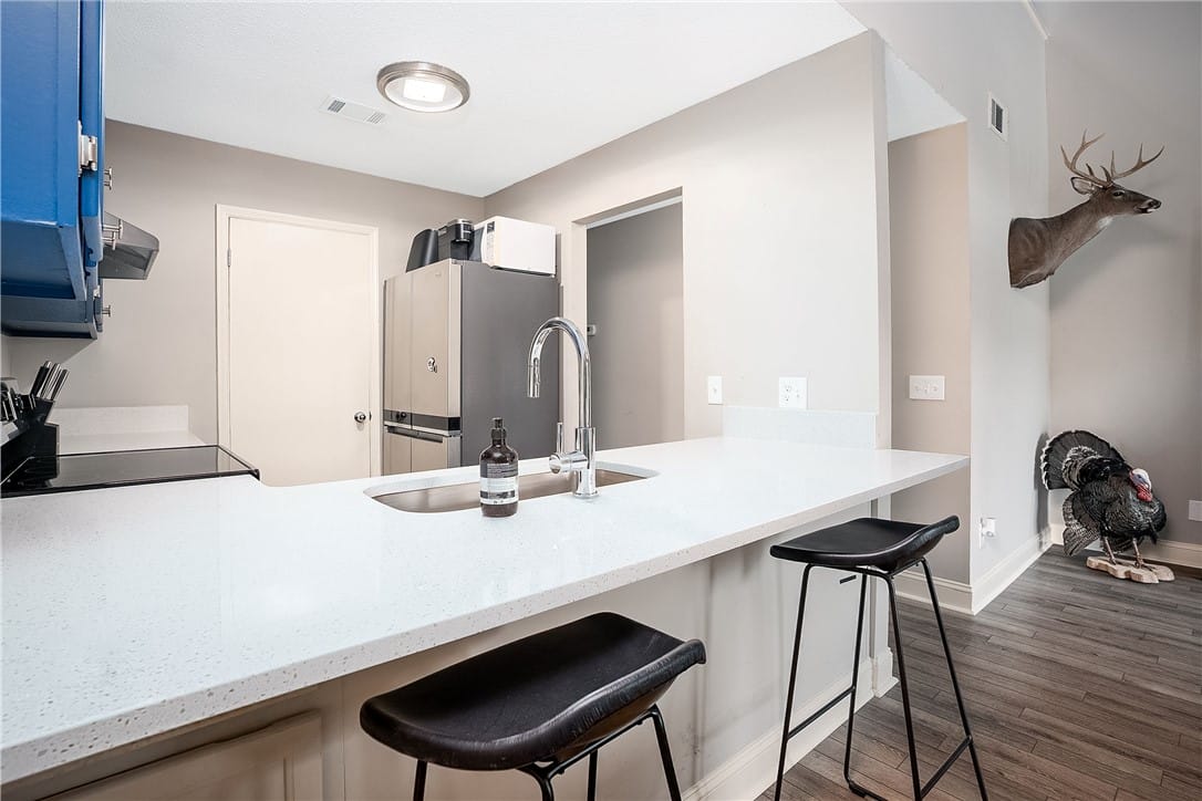 1008 Stonegate Dr Apt C, Auburn, AL 36832, USA, This modern kitchen features sleek countertops and
