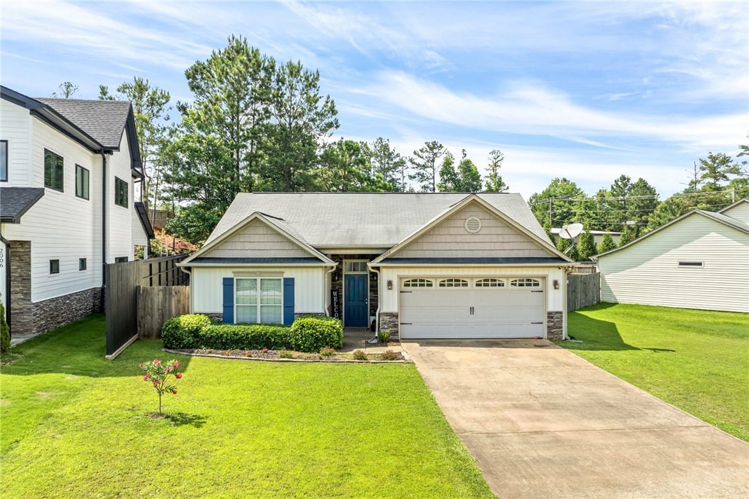 2004 Dutch Court, Opelika, AL, 36801