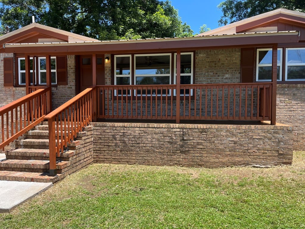 300 Hunt Cir, Manchester, GA 31816