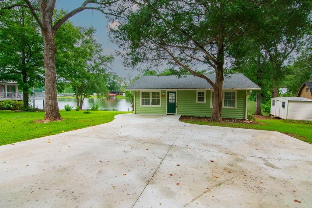 1671 West Pine Lake Drive, West Point, GA, 31833