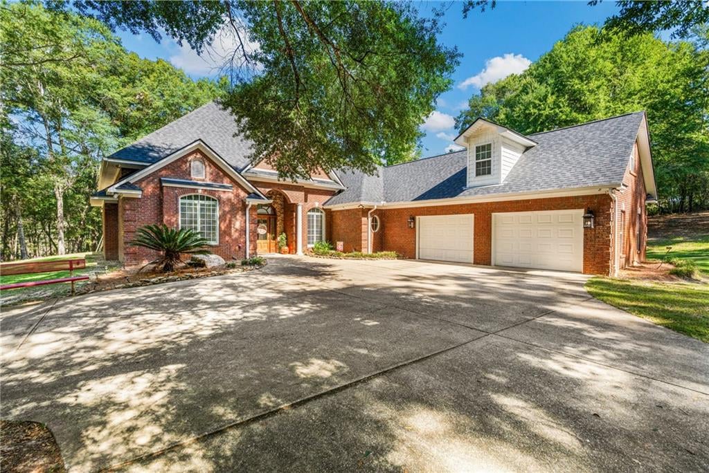642 Nuckols Rd, Seale, AL 36875