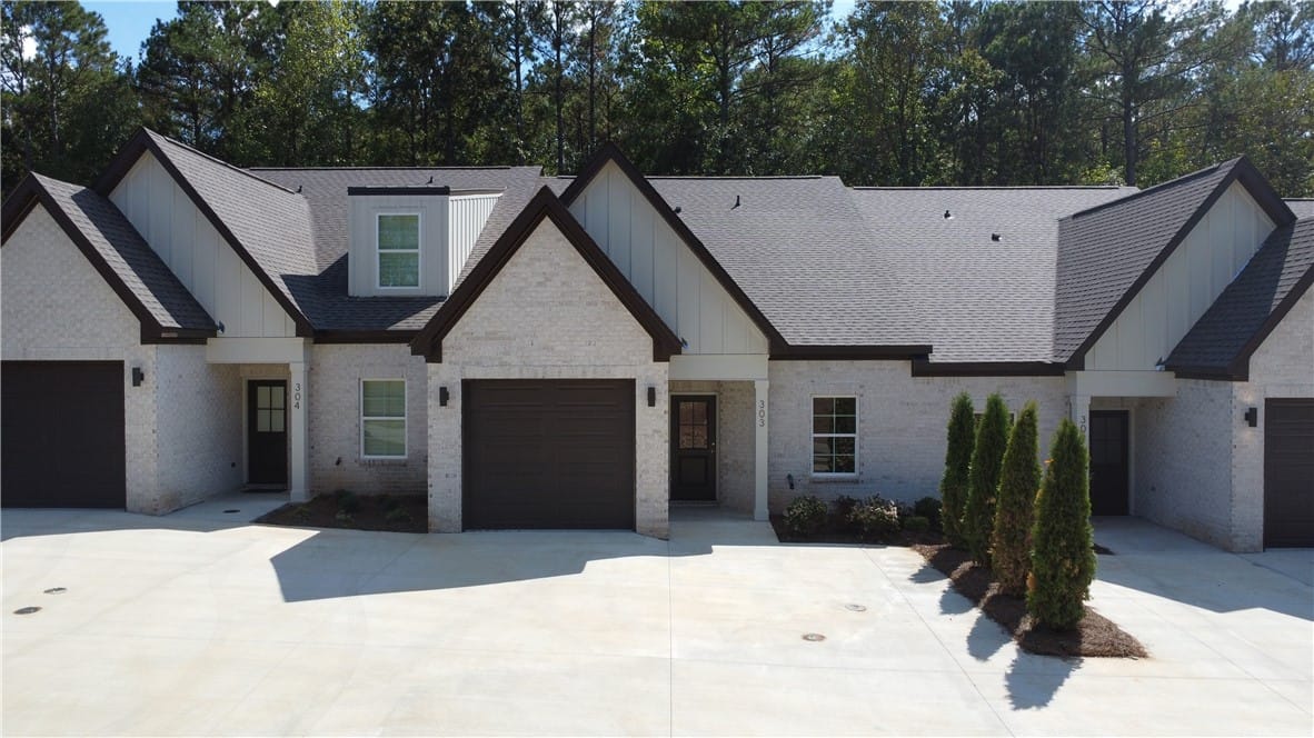 303 Auburn Dr, Auburn, AL 36830