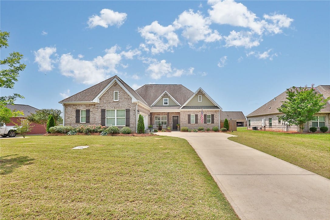 914 E Towne Lake Cir, Opelika, AL 36804