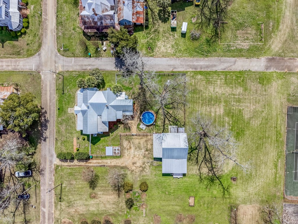 137 College St, Parrott, GA 39877, USA