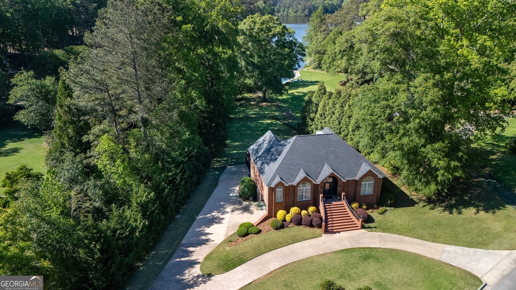 910 Piney Woods Dr, LaGrange, GA 30240