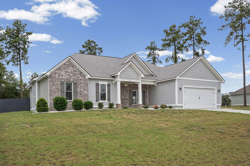 216 Buck Run Dr W, Leesburg, GA 31763