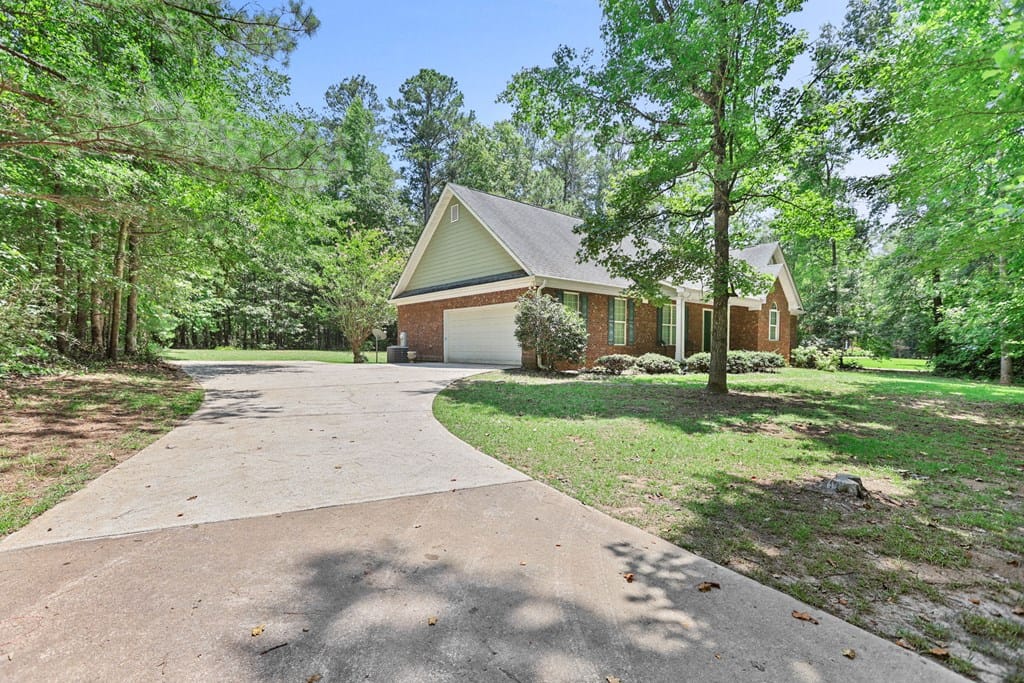 892 Brooks Woolsey Rd, Brooks, GA 30205