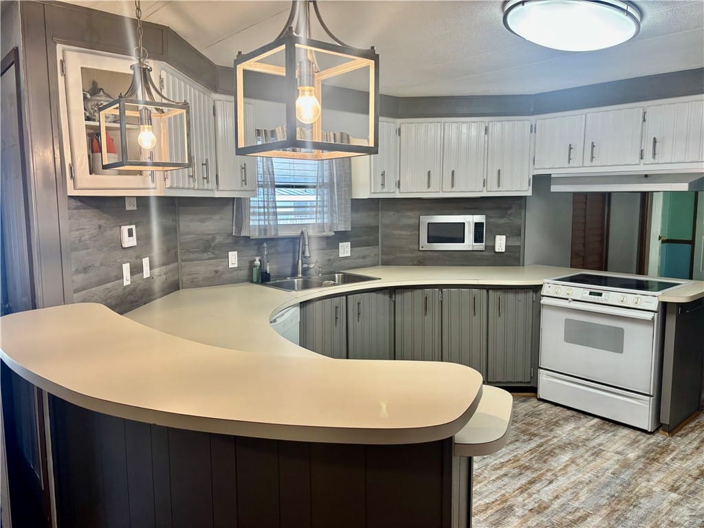 1799 Rico Dr, Lillian, AL 36549