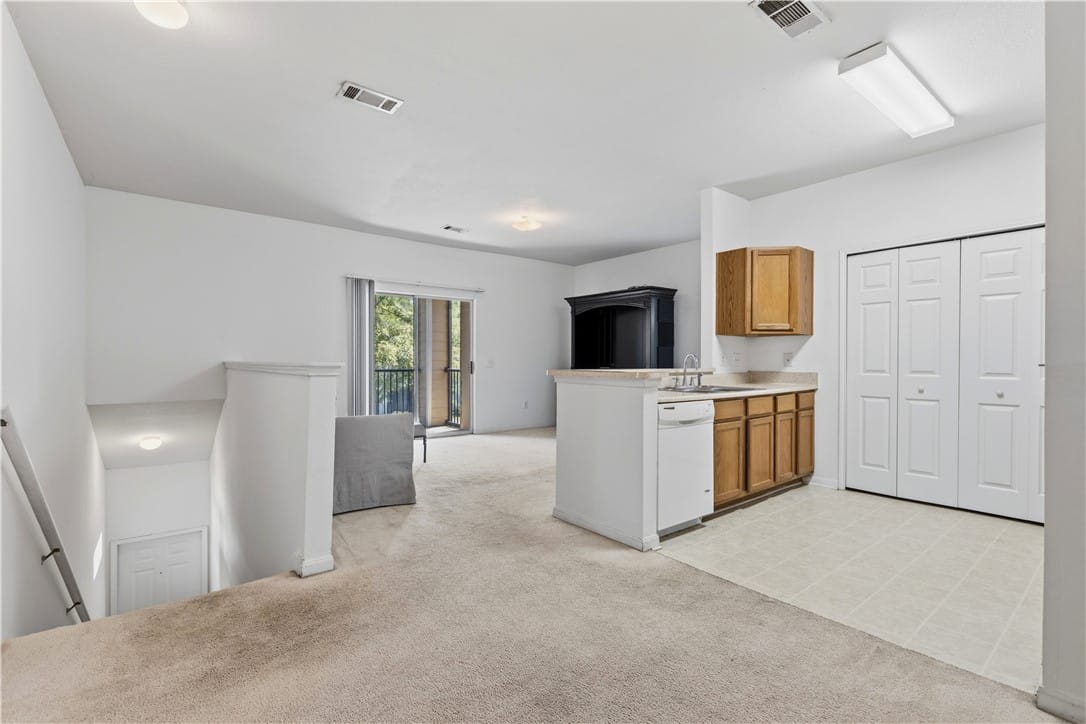 447 W Longleaf Dr Apt 1001, Auburn, AL 36832, USA, Enter at ground level and come up the stairs, pict