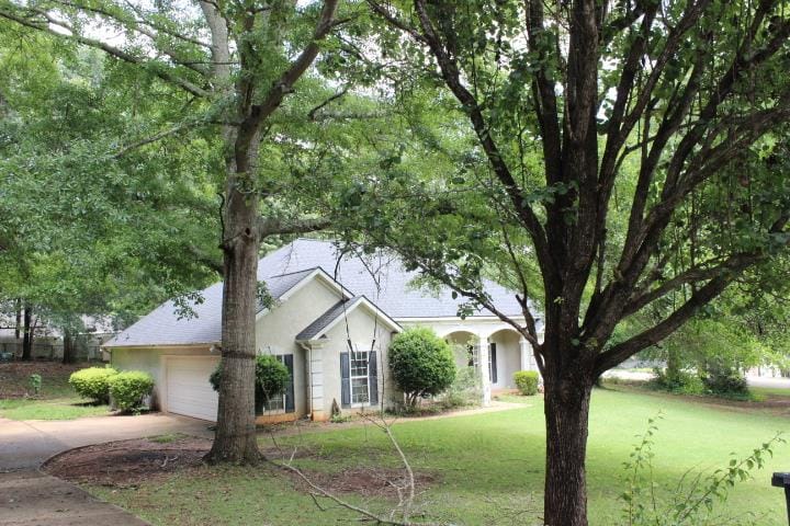 202 Foxdale Ct, LaGrange, GA 30240
