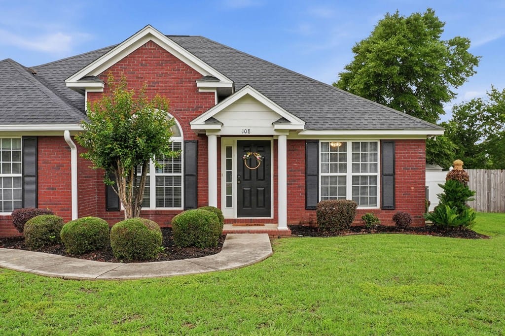 108 Oakwood Ct, Leesburg, GA 31763