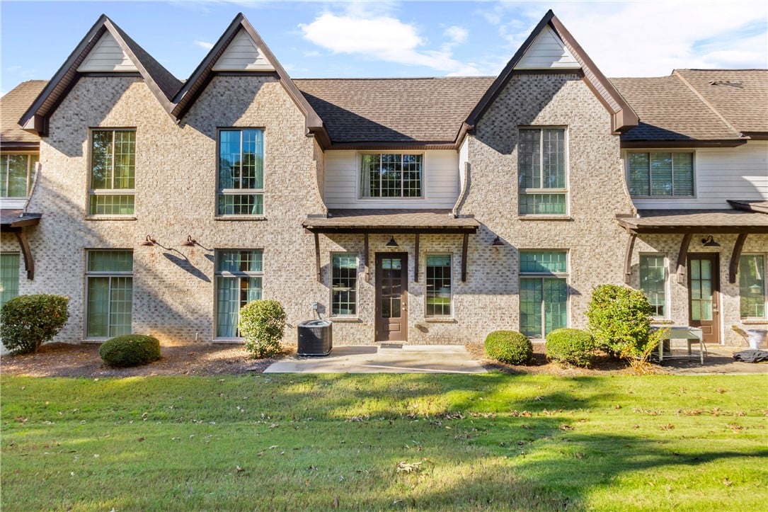 1718 W Farmville Rd, Auburn, AL 36830