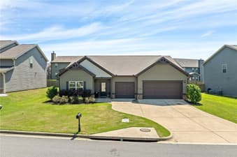 1009 GWYNNE'S, Opelika, AL, 36804