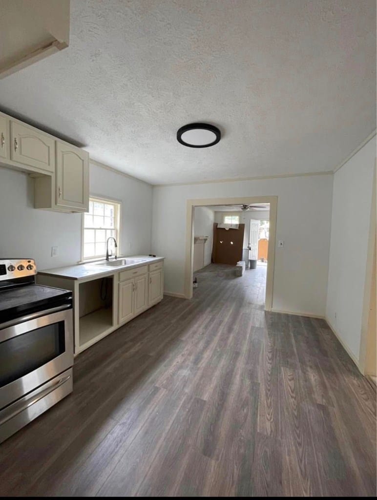1010 16th St, Phenix City, AL 36867