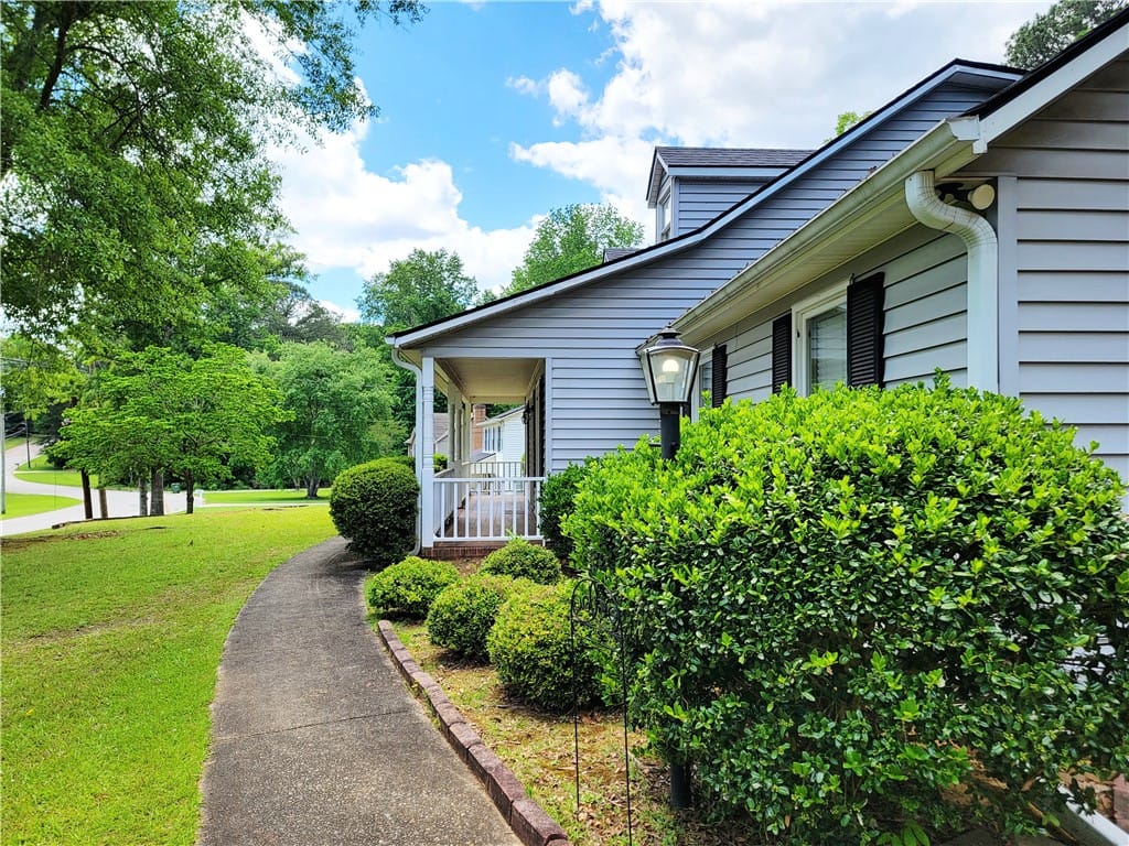 1804 1st St, Lanett, AL 36863