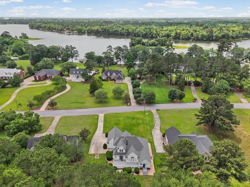 1007 River Pointe Dr, Albany, GA 31701
