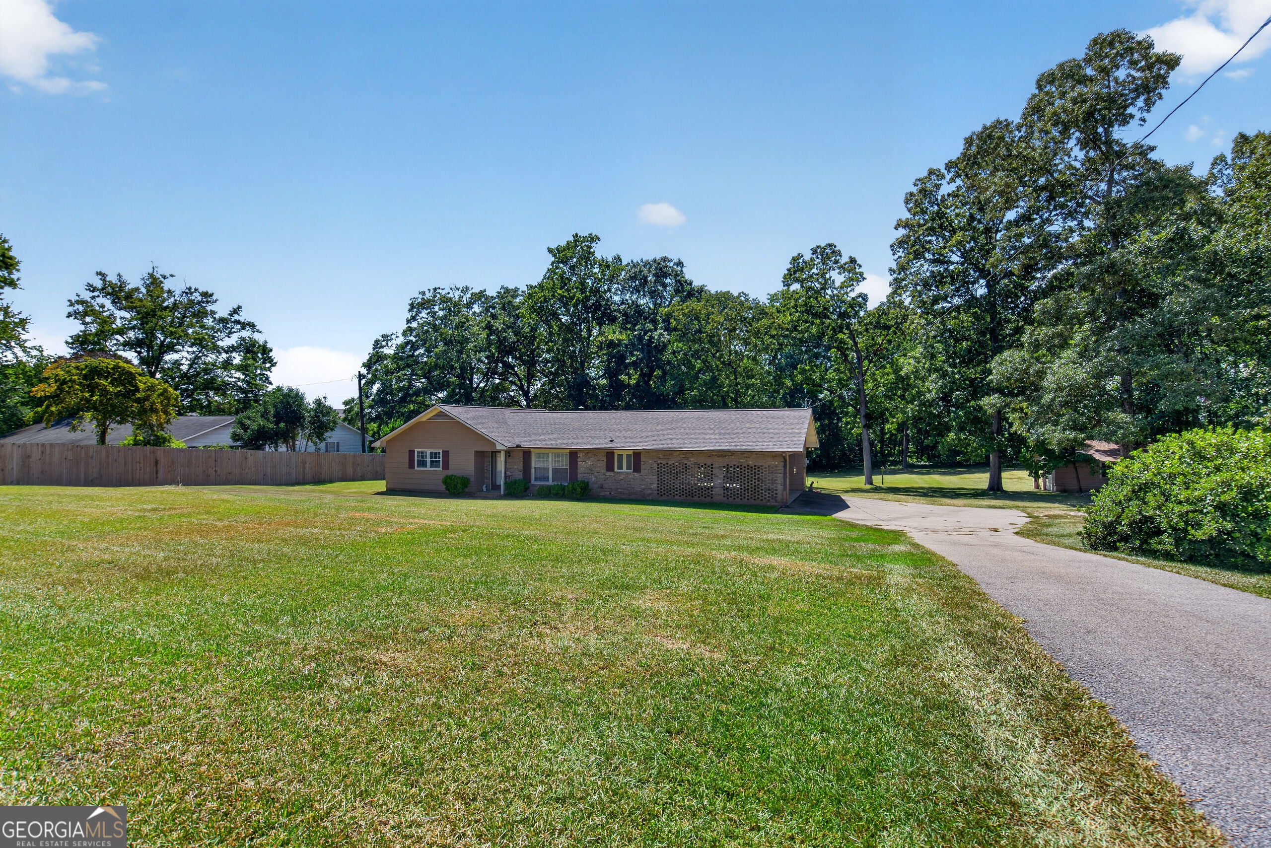 106 Iris Dr, LaGrange, GA 30241