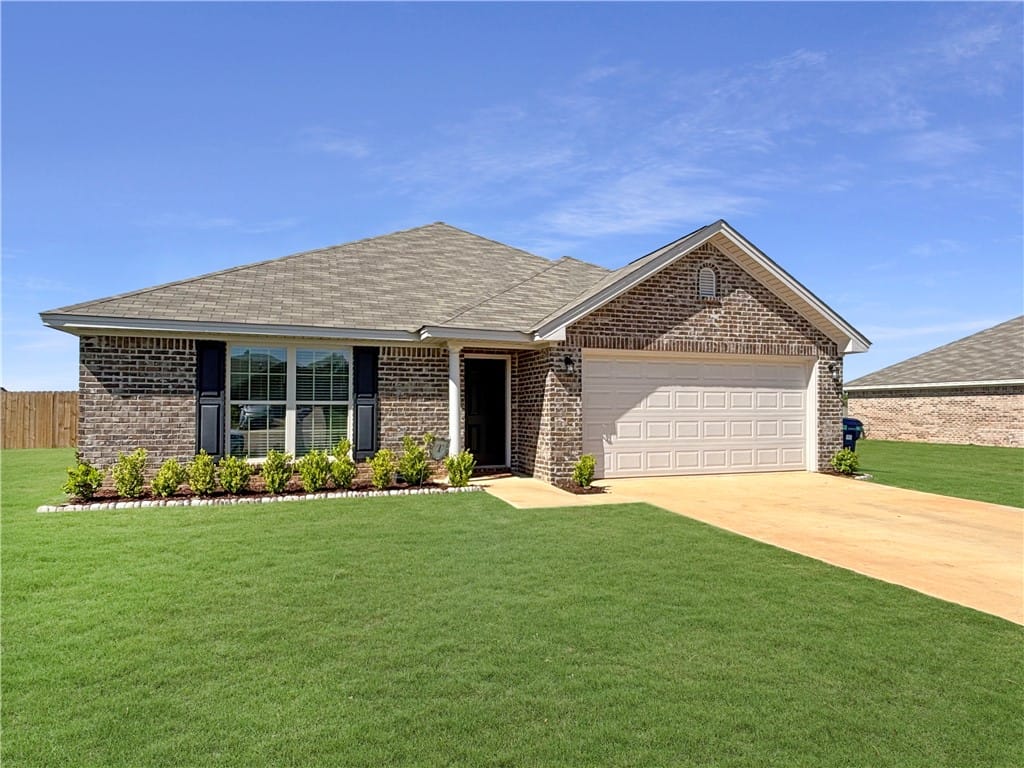 1851 LANDING, Deatsville, AL, 36022