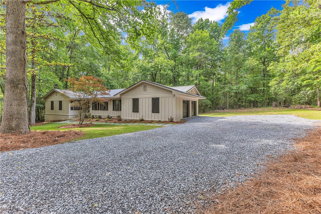 1796 Magnolia St, Alexander City, AL 35010, A tranquil woodland setting surrounds this charmin