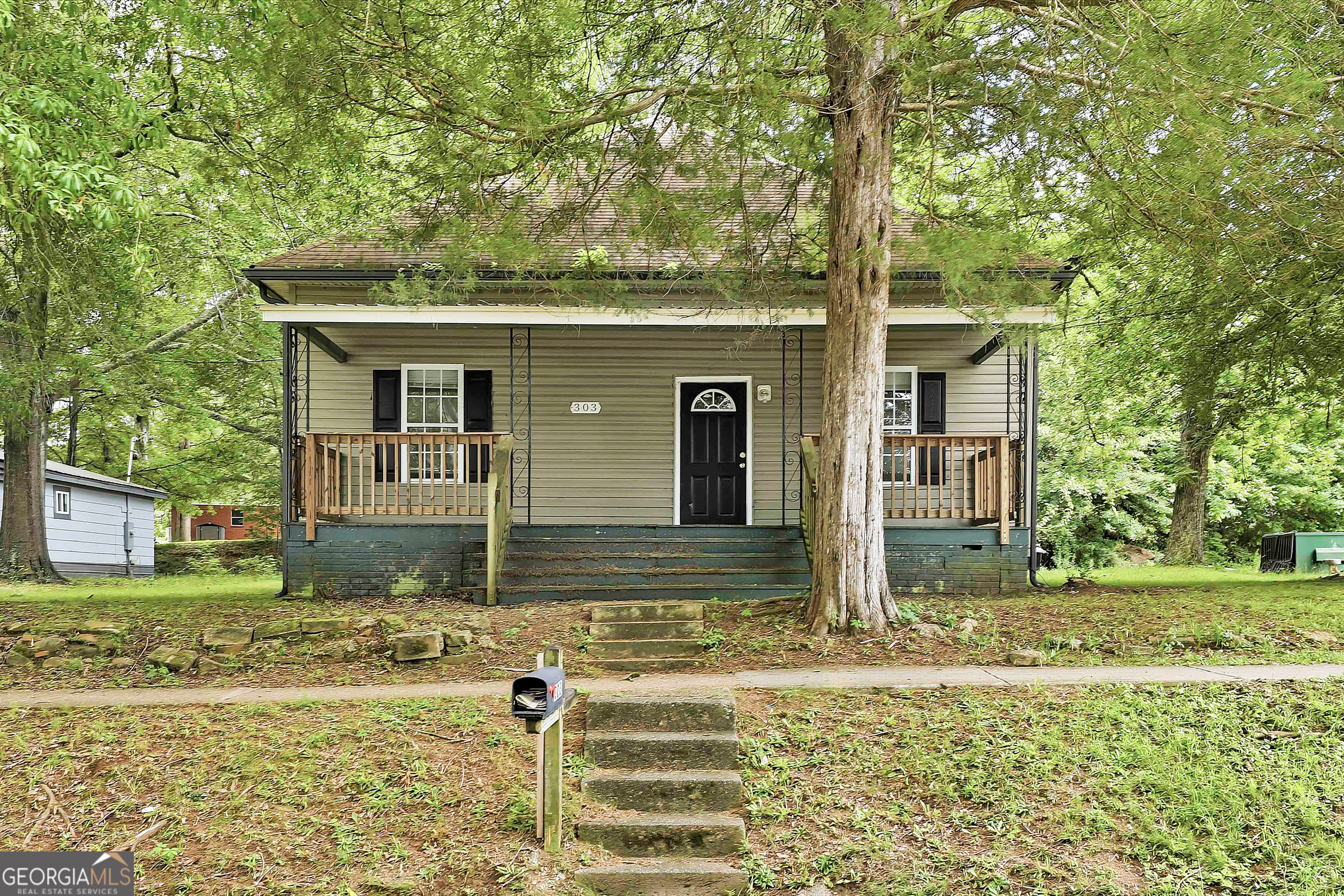303 Askew Ave, Hogansville, GA 30230