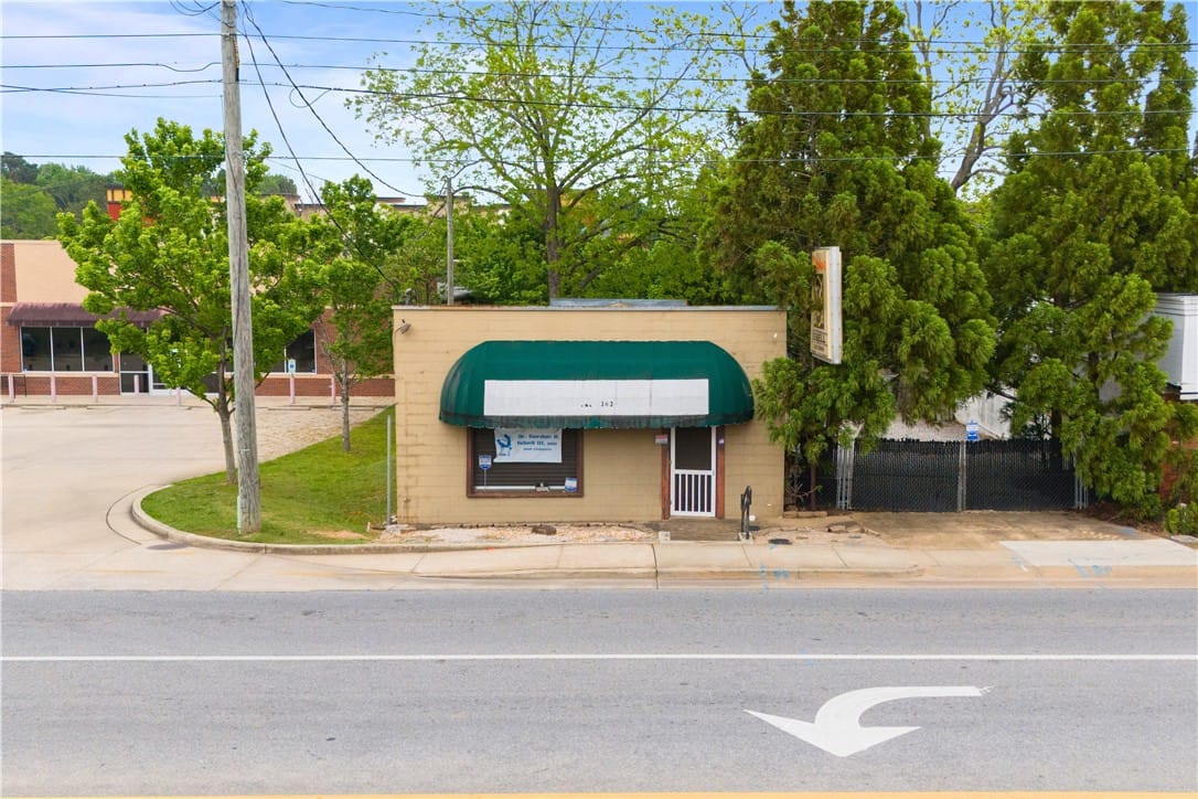 302 North Donahue Drive, Auburn, AL, 36832 — Photo 2