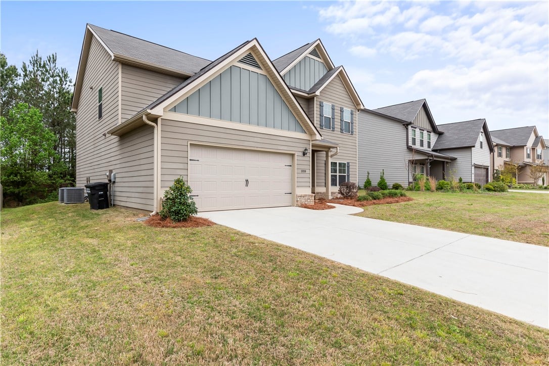 1018 GWYNNE'S, OPELIKA, AL, 36804