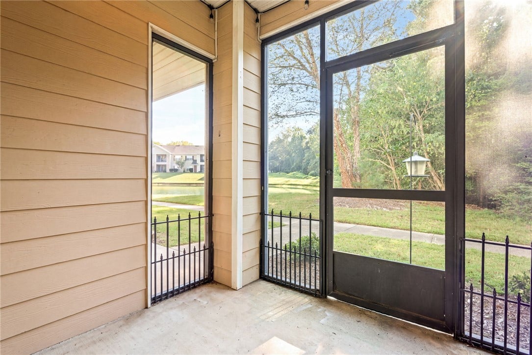 447 W Longleaf Dr Apt 707, Auburn, AL 36832, An inviting screened porch looks out over a tranqu