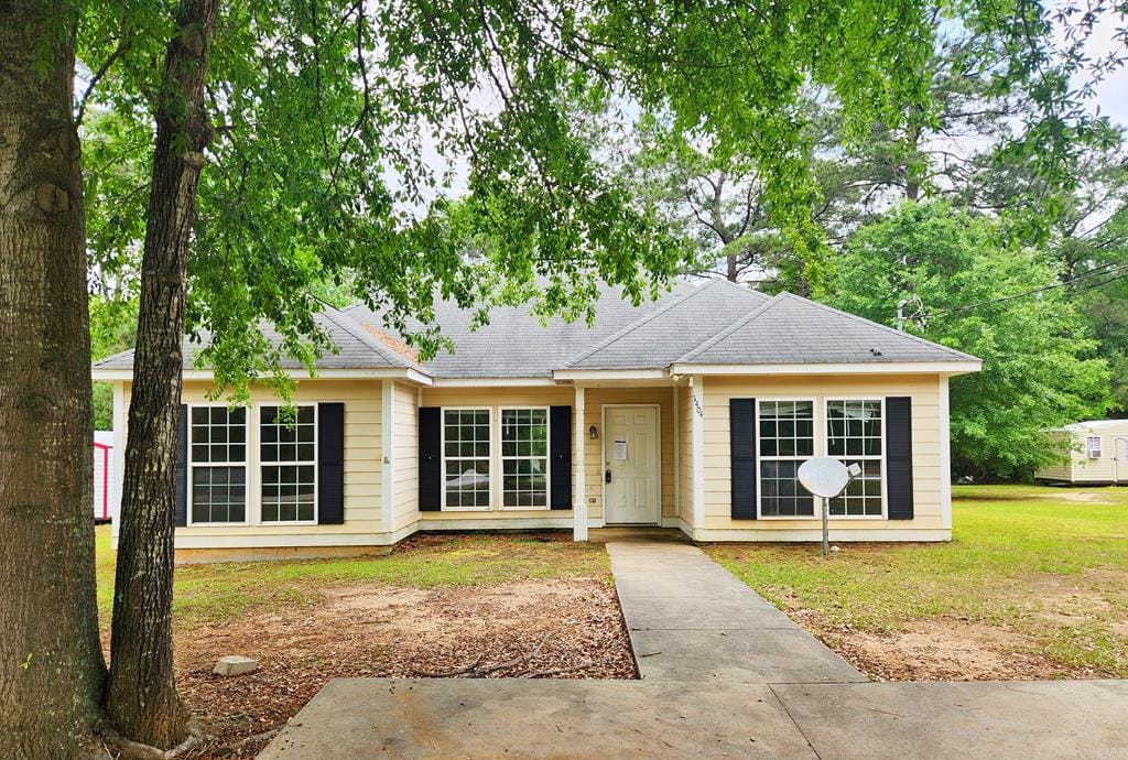 1404 Georgia Avenue Southeast, Dawson, GA, 39842