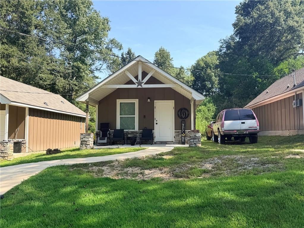 8 Edwina Dr, Phenix City, AL 36869