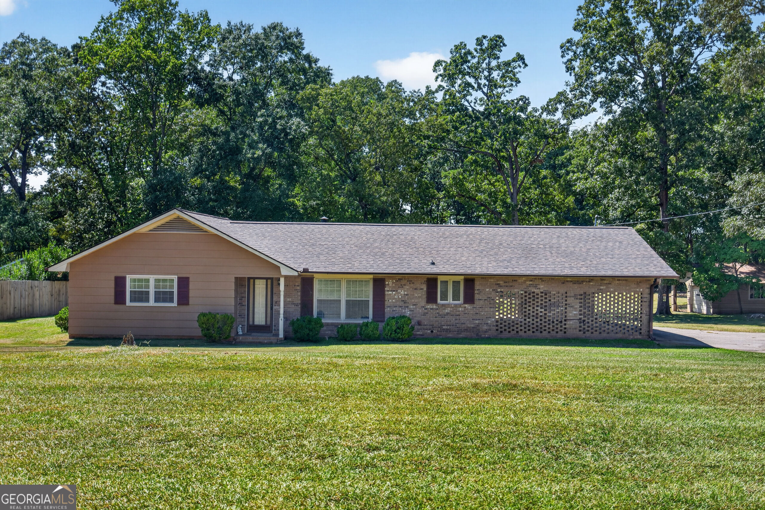 106 Iris Dr, LaGrange, GA 30241