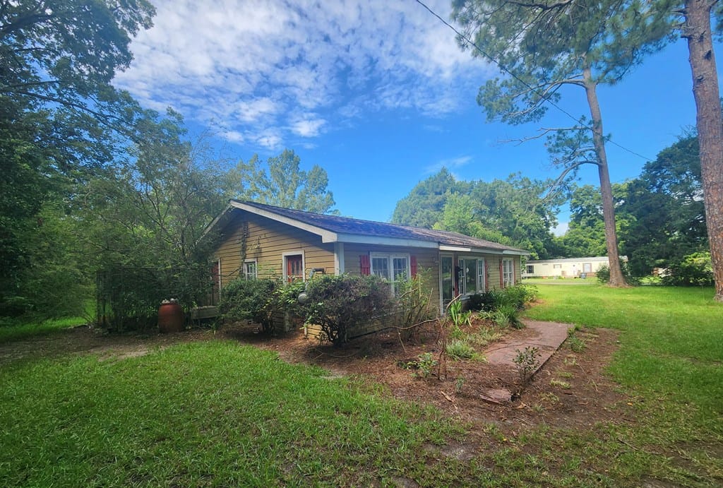 127 W Bush St, Sale City, GA 31784
