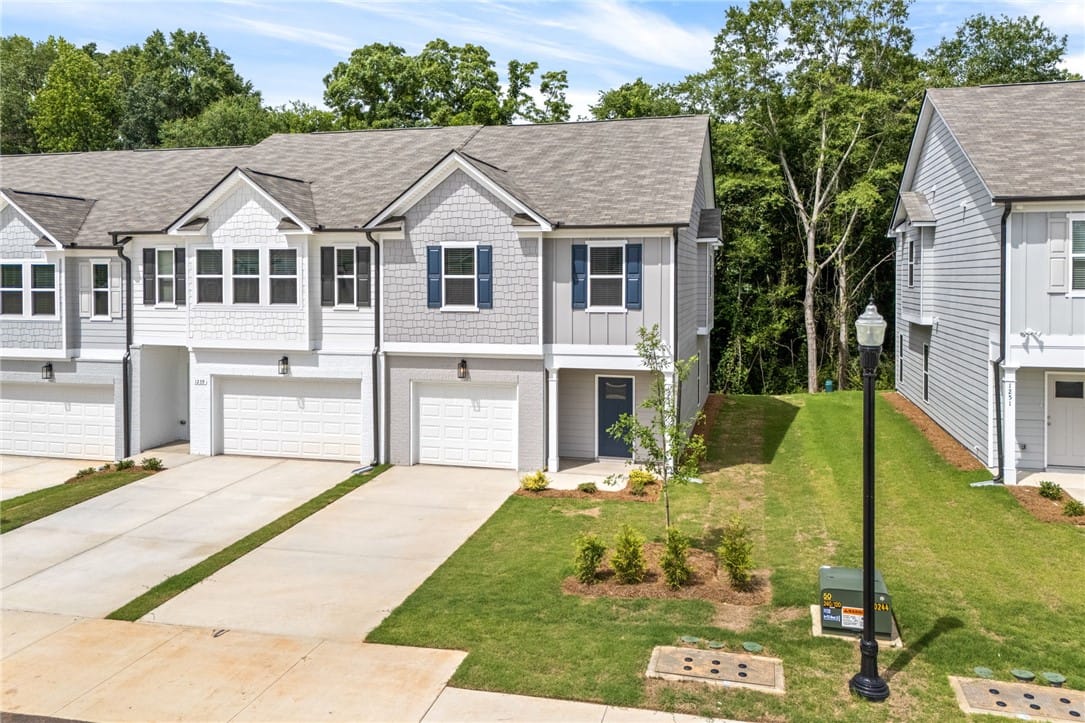 1245 McCoy St, Opelika, AL 36801