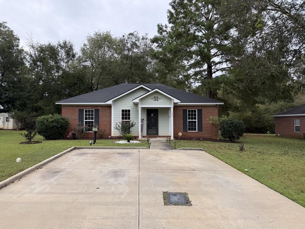 218 Glade Ln, Albany, GA 31721, Front of Home, Parking space shown
