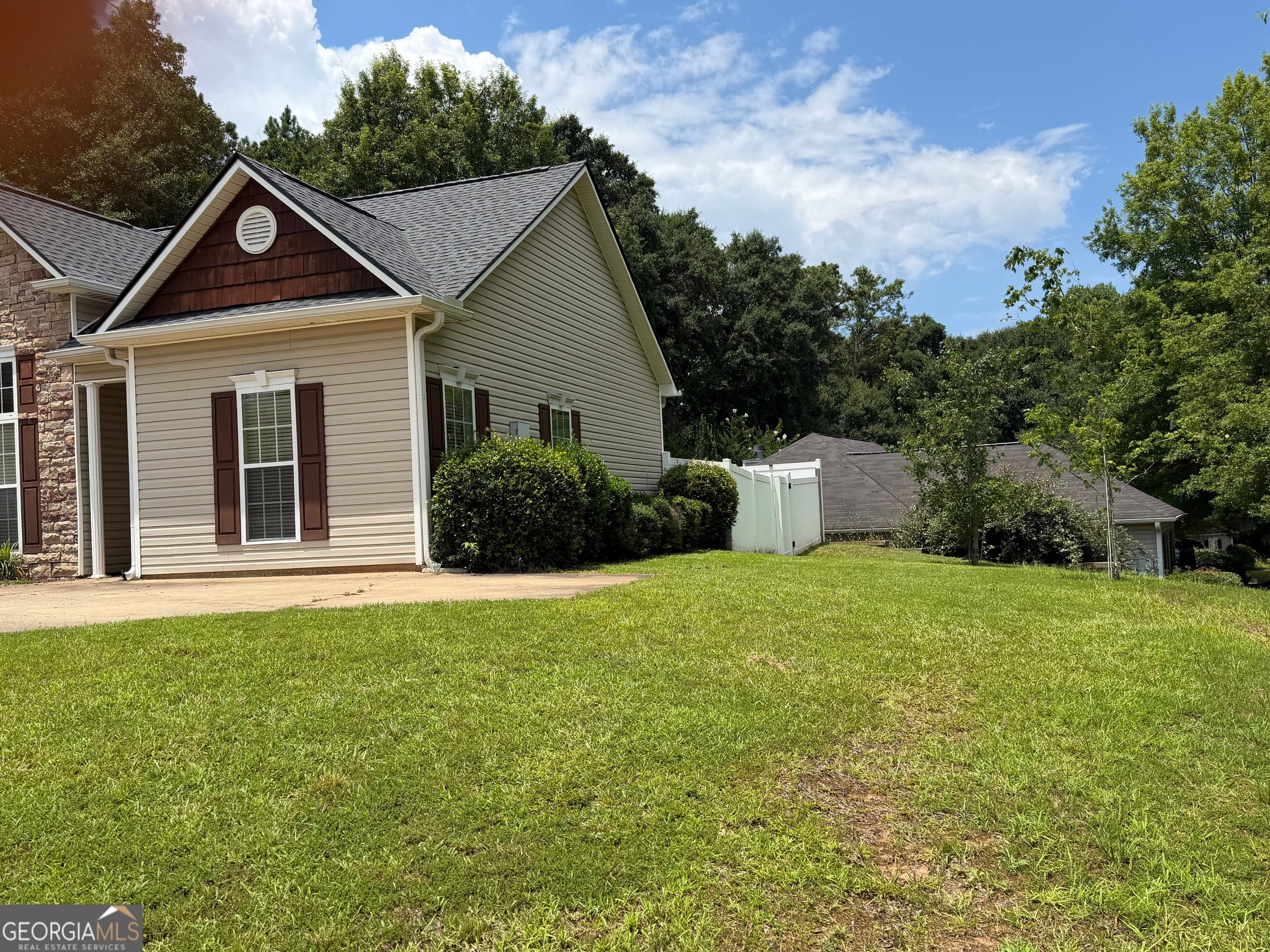 105 Creekside Dr, LaGrange, GA 30240