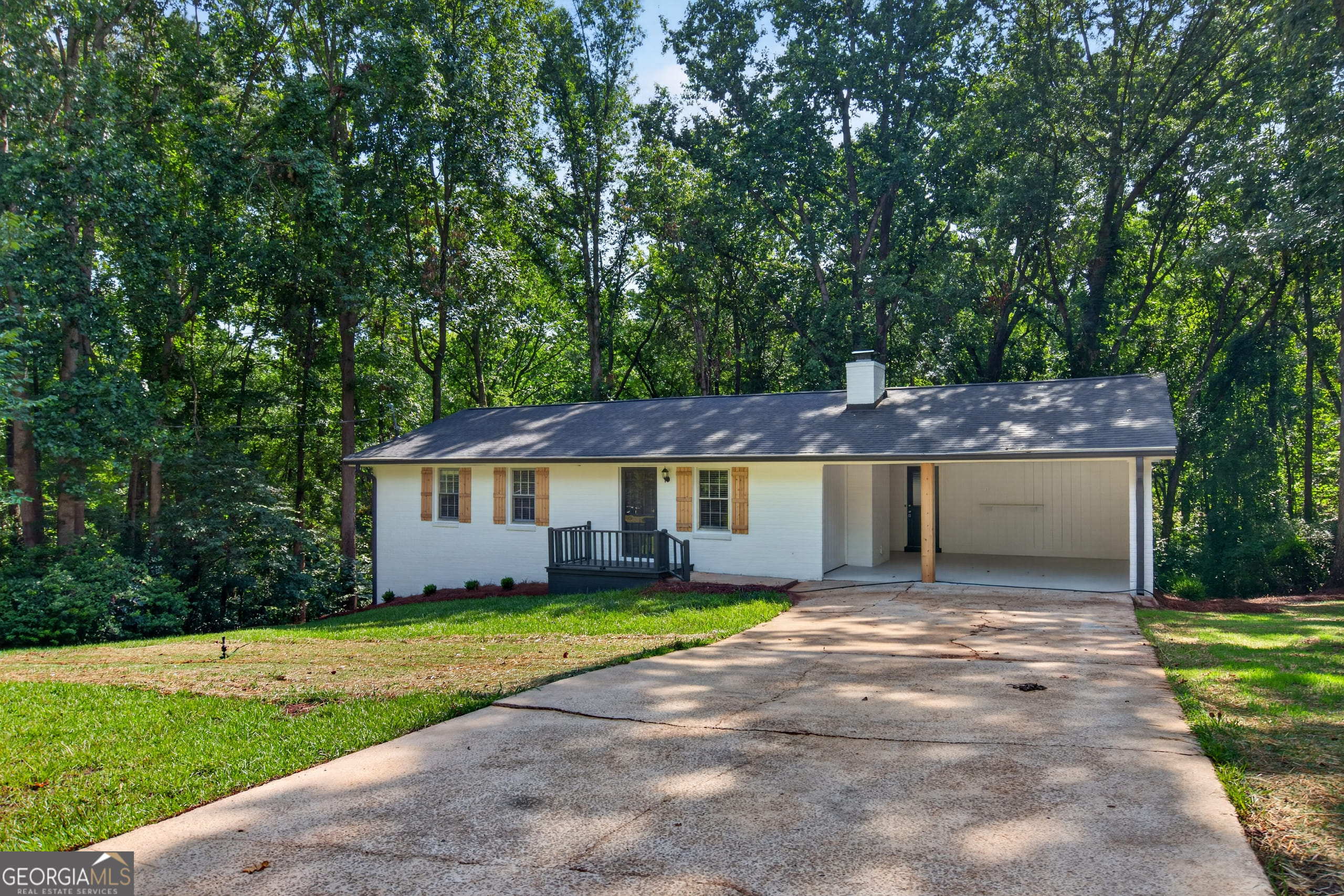126 N Lake Dr, LaGrange, GA 30240