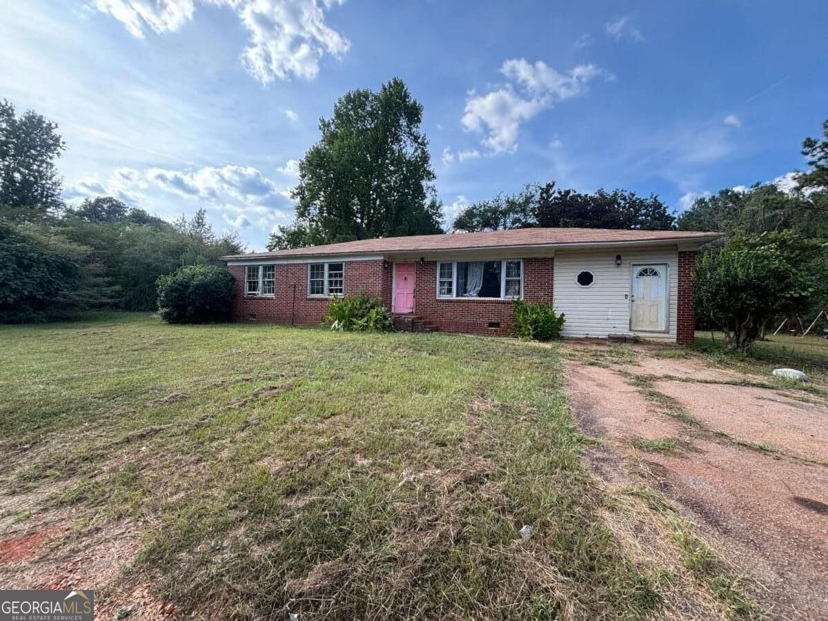 3658 W Point Rd, LaGrange, GA 30240