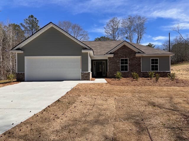 62 Lee Road 237, Smiths Station, AL, 36877