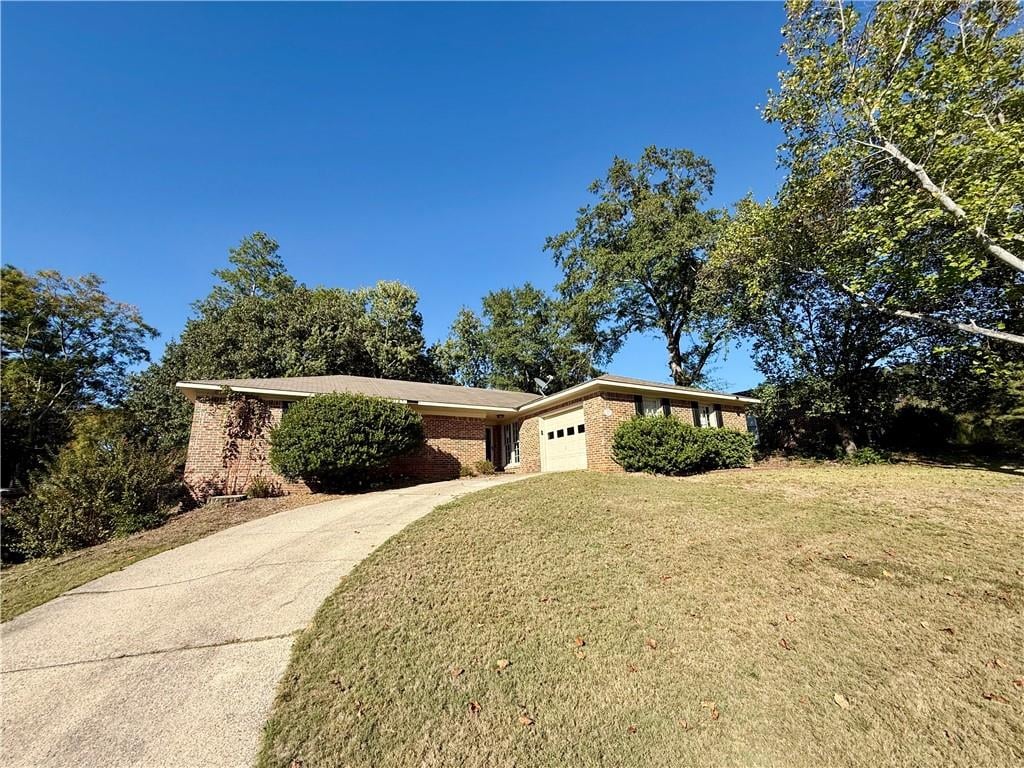 2402 Beacon St, Phenix City, AL 36867