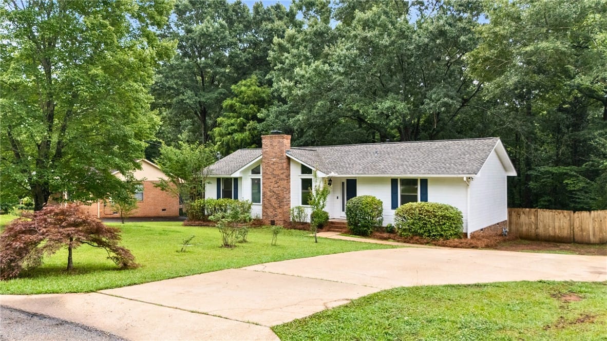 3107 Northgate Dr, Opelika, AL 36801, USA, A well-maintained ranch home with mature vegetatio