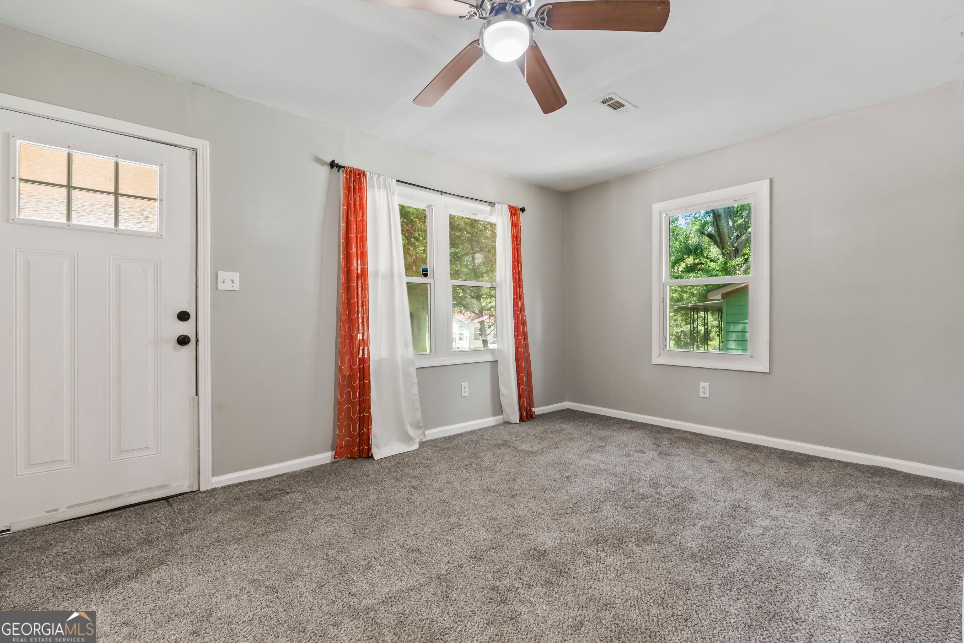 45 Domineck St, Newnan, GA 30263