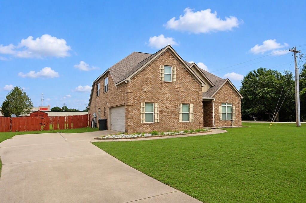 2 Sweetwater Park Dr, Fort Mitchell, AL 36856