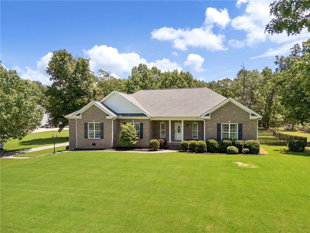 107 High Bluff Drive, Gurley, AL, 35748